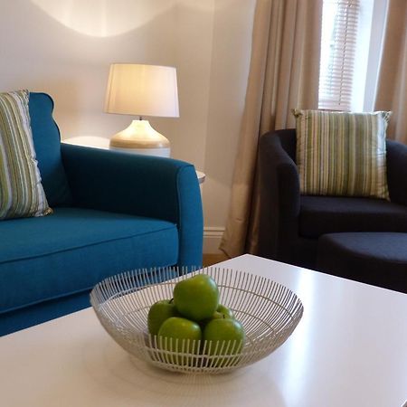 St Raphael House, City Centre Charming Apartments 贝辛斯托克 外观 照片
