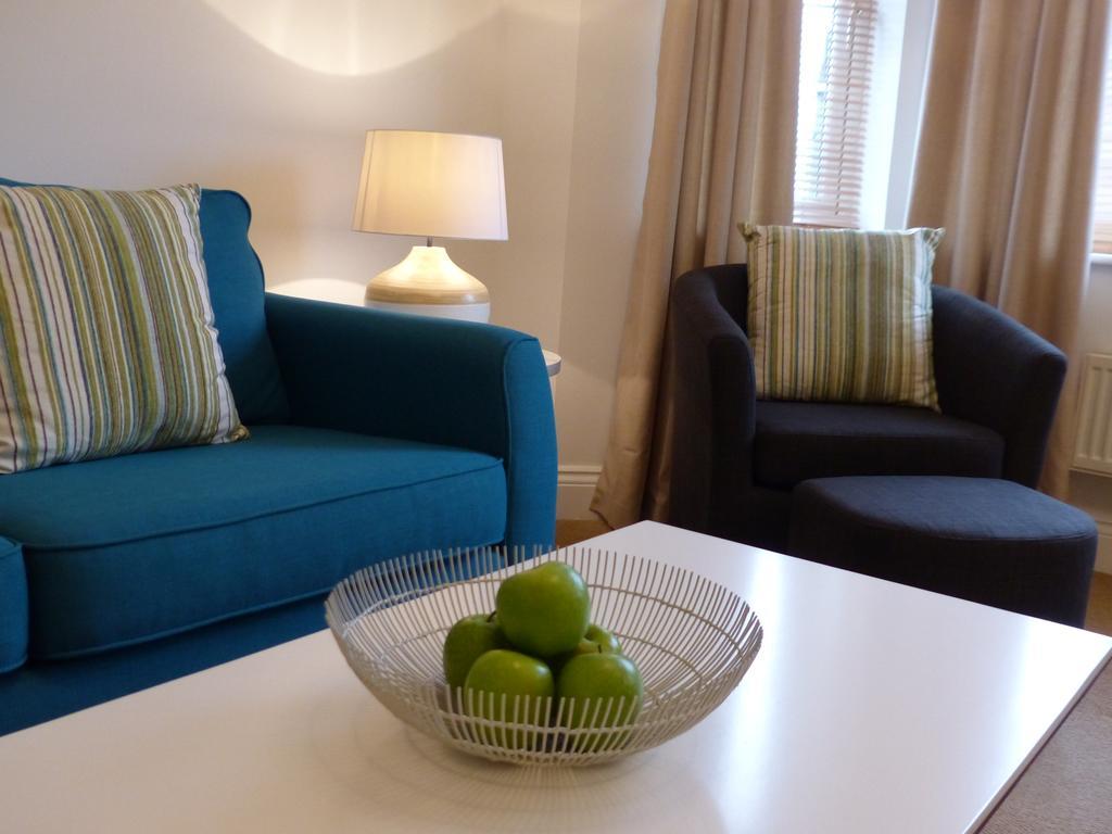 St Raphael House, City Centre Charming Apartments 贝辛斯托克 外观 照片