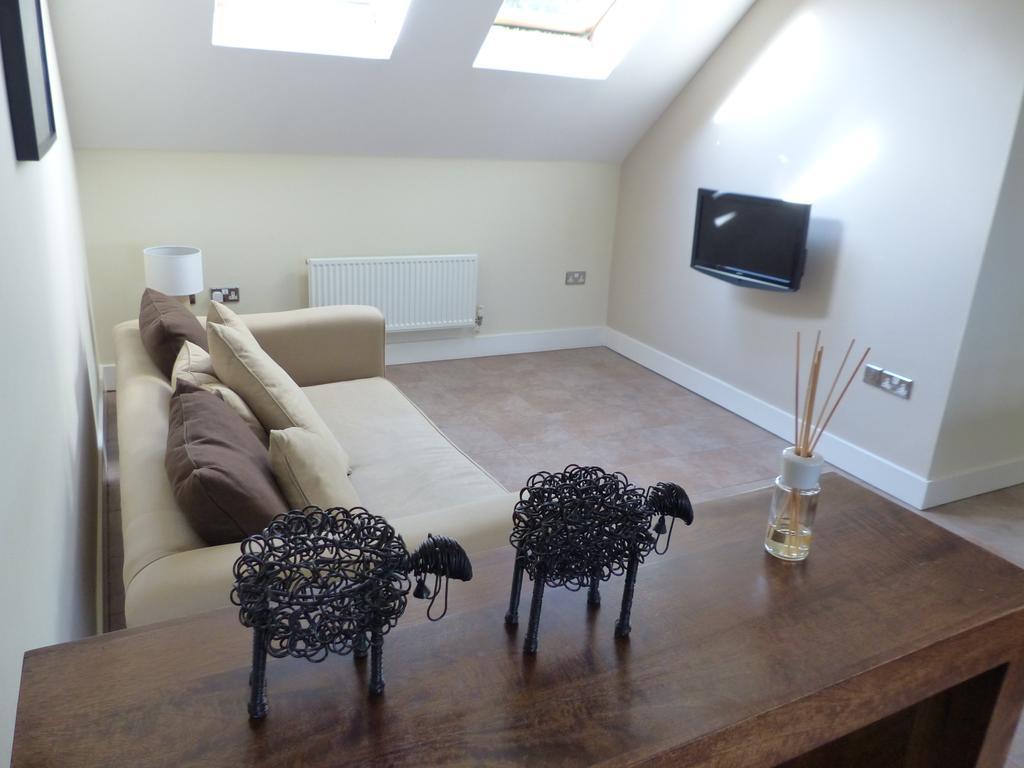 St Raphael House, City Centre Charming Apartments 贝辛斯托克 外观 照片